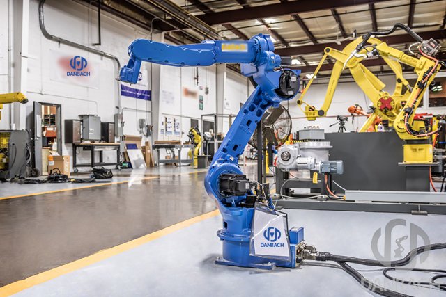 <b>High speed six-axis robots</b>